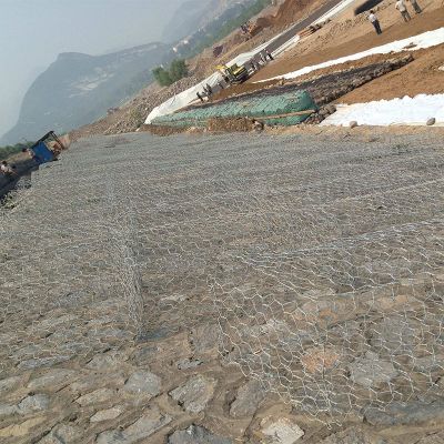 雷諾護(hù)墊用于水利堤防、岸坡、海曼等